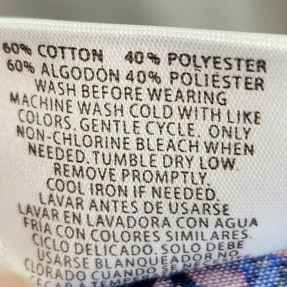 B Scrubs NWT Blue w/ Multicolored Heart Print Scrub Top Size Medium - Picture 6 of 7